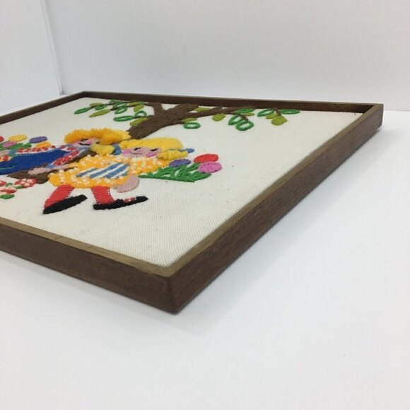 VINTAGE Waving Raggedy Ann & Andy Yarn Wall  Art - Picture 3 of 5